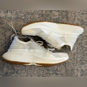 APL Women's Cream Athletic Shoes - size 9 eu 40